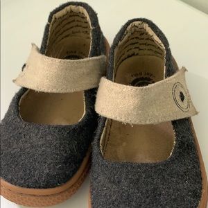 Livie & Luca play shoesies